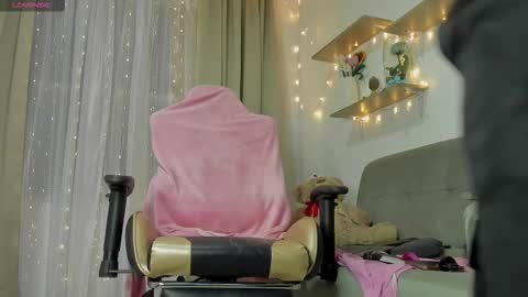    INDEPENDENT MODEL online show from March 18, 4:29 am