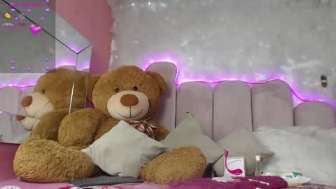 Snapshot of puca_eboony chatting on February 10, 12:29 pm pucca online show from February 10, 12:29 pm