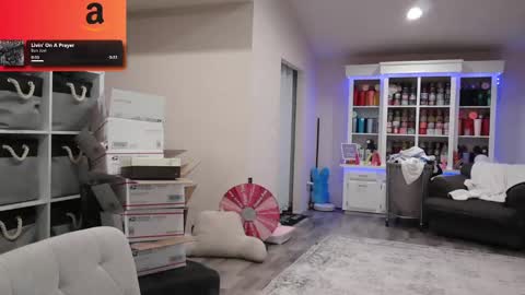 Puggie -  online show from October 9, 11:15 am