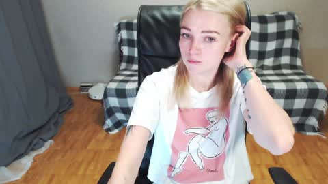 Polly online show from December 7, 4:09 pm