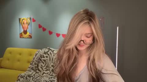 Bella online show from February 13, 5:44 am