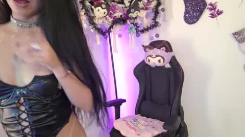 purple_ema online show from November 24, 7:01 pm