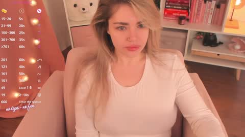 Snapshot of pussy_kattt chatting on January 25, 5:07 am kat follow  online show from January 25, 5:07 am