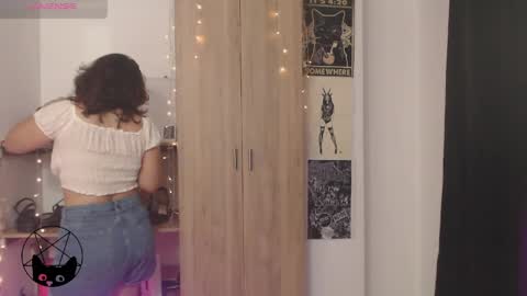 Mari online show from April 30, 1:10 am