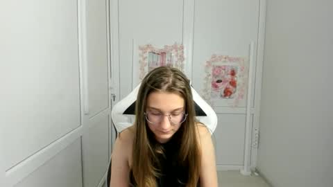 Amelie online show from June 3, 9:23 am