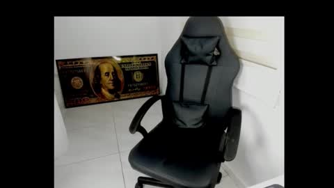 queen_findom1 online show from April 13, 7:56 am