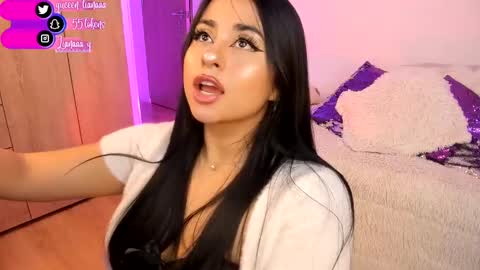 Snapshot of queen_liana chatting on December 7, 4:37 am Liana online show from December 7, 4:37 am