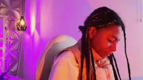   online show from March 6, 12:15 pm