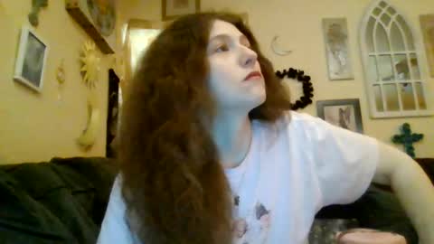 queencrimsonlvx online show from June 24, 5:14 am