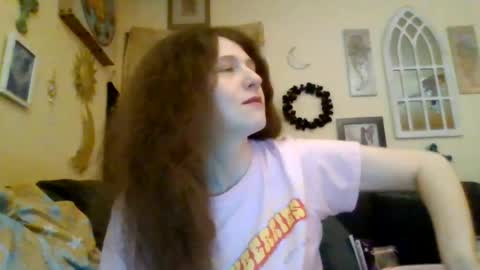 queencrimsonlvx online show from August 3, 10:32 am