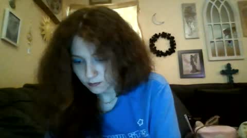queencrimsonlvx online show from July 25, 9:51 am