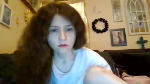 queencrimsonlvx online show from July 20, 8:17 am