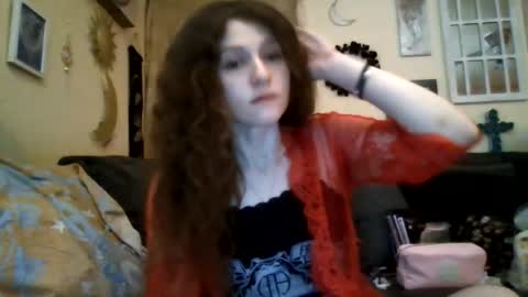 queencrimsonlvx online show from August 4, 2:02 pm