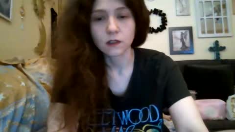 queencrimsonlvx online show from August 1, 5:14 pm