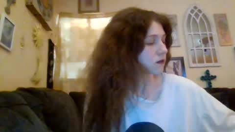 queencrimsonlvx online show from July 21, 3:30 am