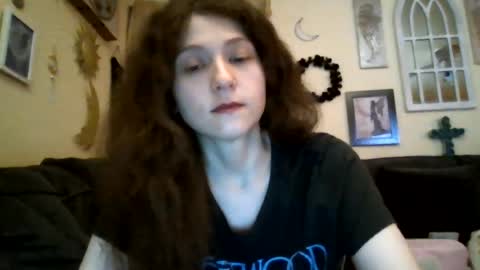 queencrimsonlvx online show from July 31, 12:39 pm