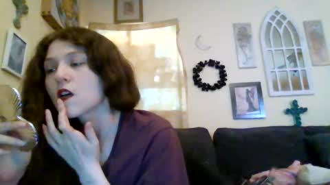 queencrimsonlvx online show from June 12, 9:41 am