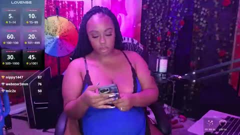 Snapshot of queencroze chatting on October 28, 2:45 am Queen Cherise Roze online show from October 28, 2:45 am