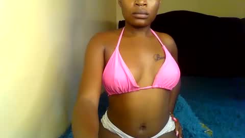queenmavela_ online show from June 7, 11:15 am