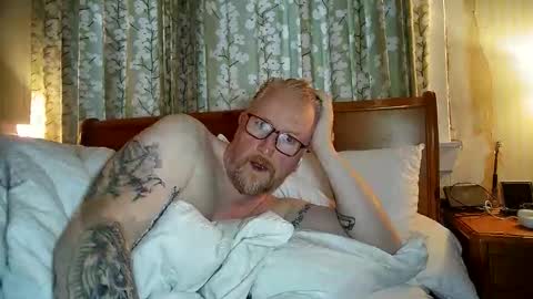 r_o_h_a_n online show from November 24, 10:47 am