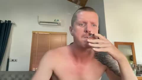 rabbit_eyes69 online show from March 4, 9:50 am