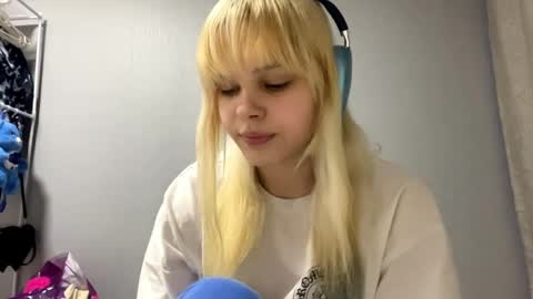 Eshly online show from April 12, 12:20 pm