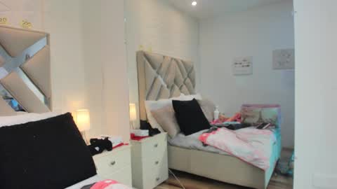 Raquel Moore  online show from November 26, 5:42 pm