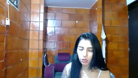 Snapshot of raven__purple chatting on January 29, 5:09 am raven__purple online show from January 29, 5:09 am