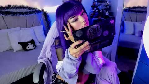 ravencollen online show from December 19, 10:05 pm