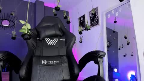 Raven Witch online show from March 8, 8:24 pm