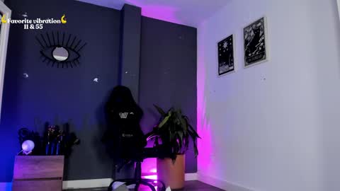 Raven Witch online show from April 16, 9:39 pm