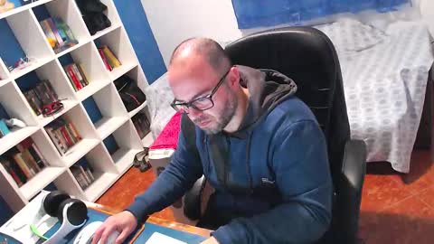 ravingr3d3 online show from February 8, 9:51 pm