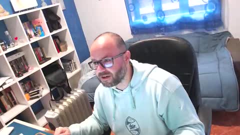 ravingr3d3 online show from March 18, 9:04 am