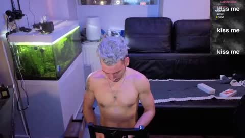 Rayzel online show from February 9, 6:11 pm