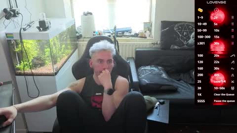 Rayzel online show from March 22, 1:48 pm