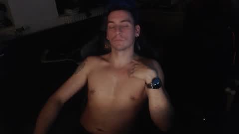 Rayzel online show from December 1, 9:02 pm