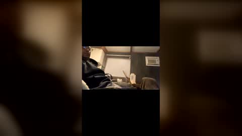 readyforu81 online show from February 18, 3:39 am