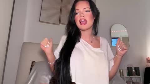 Jade  online show from November 11, 2:25 am