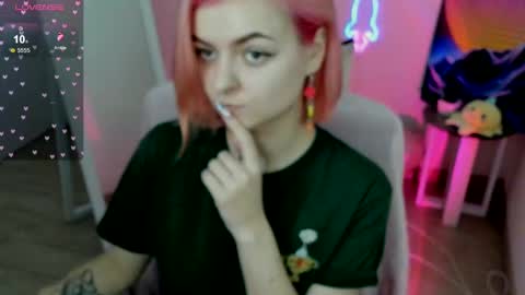 Snapshot of red_bestie_ chatting on February 16, 7:37 am Bestie online show from February 16, 7:37 am
