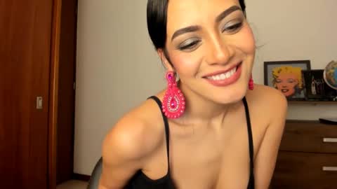 red_flower203 online show from March 10, 9:51 pm