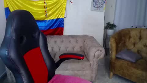 Red Liia   online show from June 24, 12:34 pm