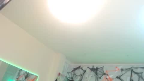 Snapshot of red_moon_1 chatting on October 21, 12:05 am Luna online show from October 21, 12:05 am