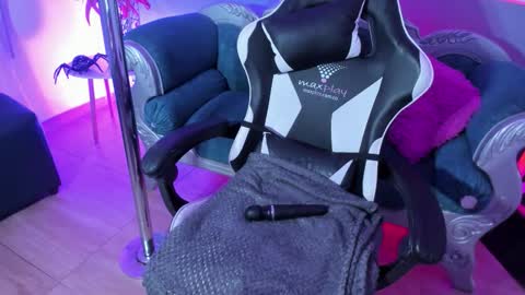     online show from February 14, 11:57 am