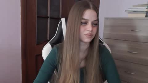 Lily online show from March 18, 2:06 am