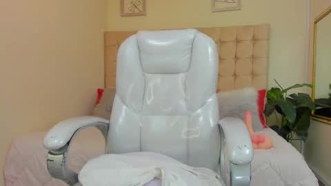 Lupe online show from March 4, 10:46 am