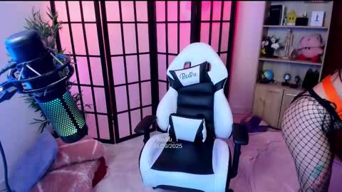 Lu Independiet model online show from September 25, 4:08 am