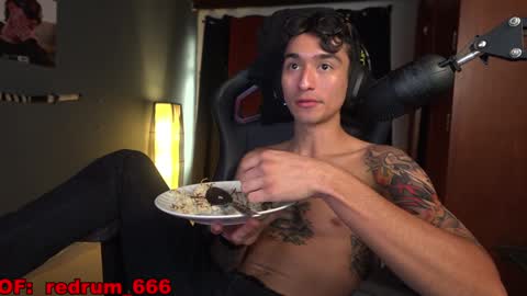 Snapshot of redrum_696 chatting on January 21, 5:41 pm Red online show from January 21, 5:41 pm