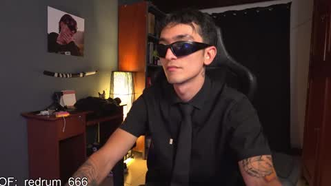 Snapshot of redrum_696 chatting on February 17, 12:32 am Red online show from February 17, 12:32 am