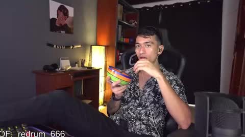 Snapshot of redrum_696 chatting on February 26, 6:37 pm Red online show from February 26, 6:37 pm