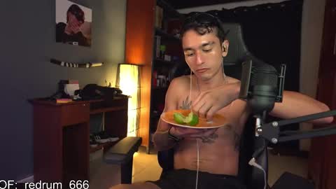 Snapshot of redrum_696 chatting on February 19, 10:09 pm Red online show from February 19, 10:09 pm